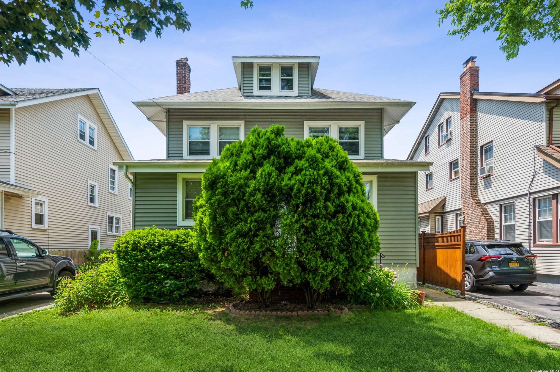 38-30 214th Pl, Flushing, NY 11361-2626