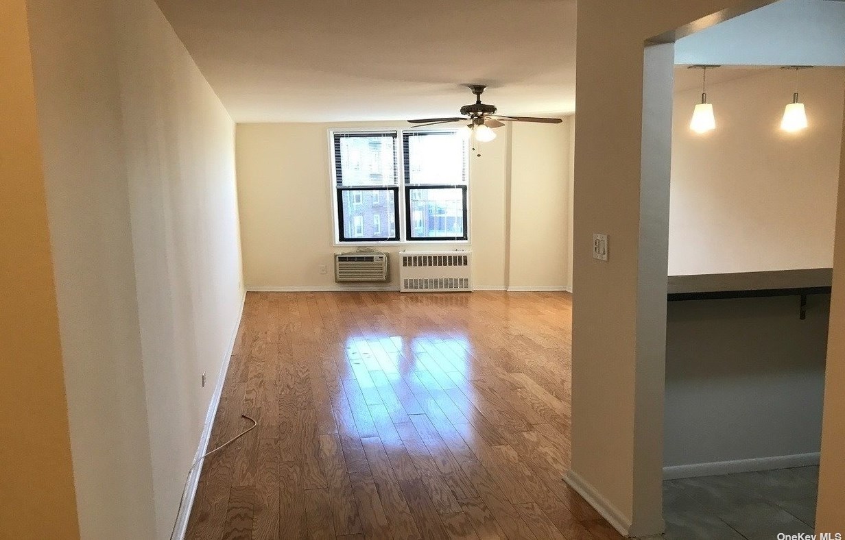86-10 Grand Ave #5p, Flushing, NY 11373