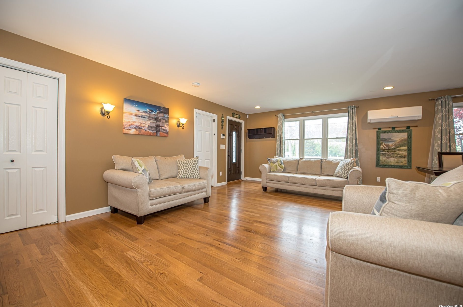 701 Mccall Ave, West Islip, NY 11795