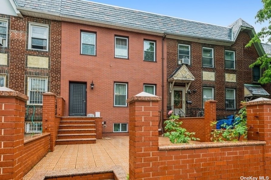66-14 Saunders St, Flushing, NY 11374-1027