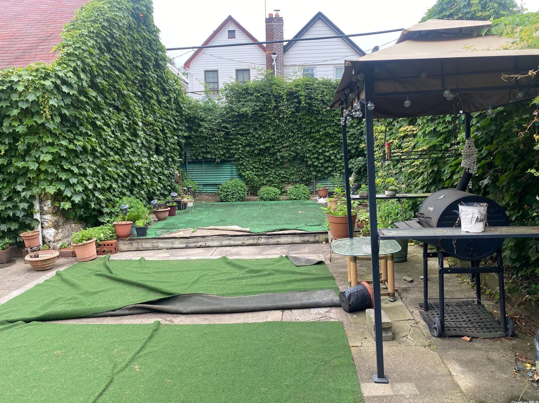 951 43rd St, Brooklyn NY 11210-3523 exterior