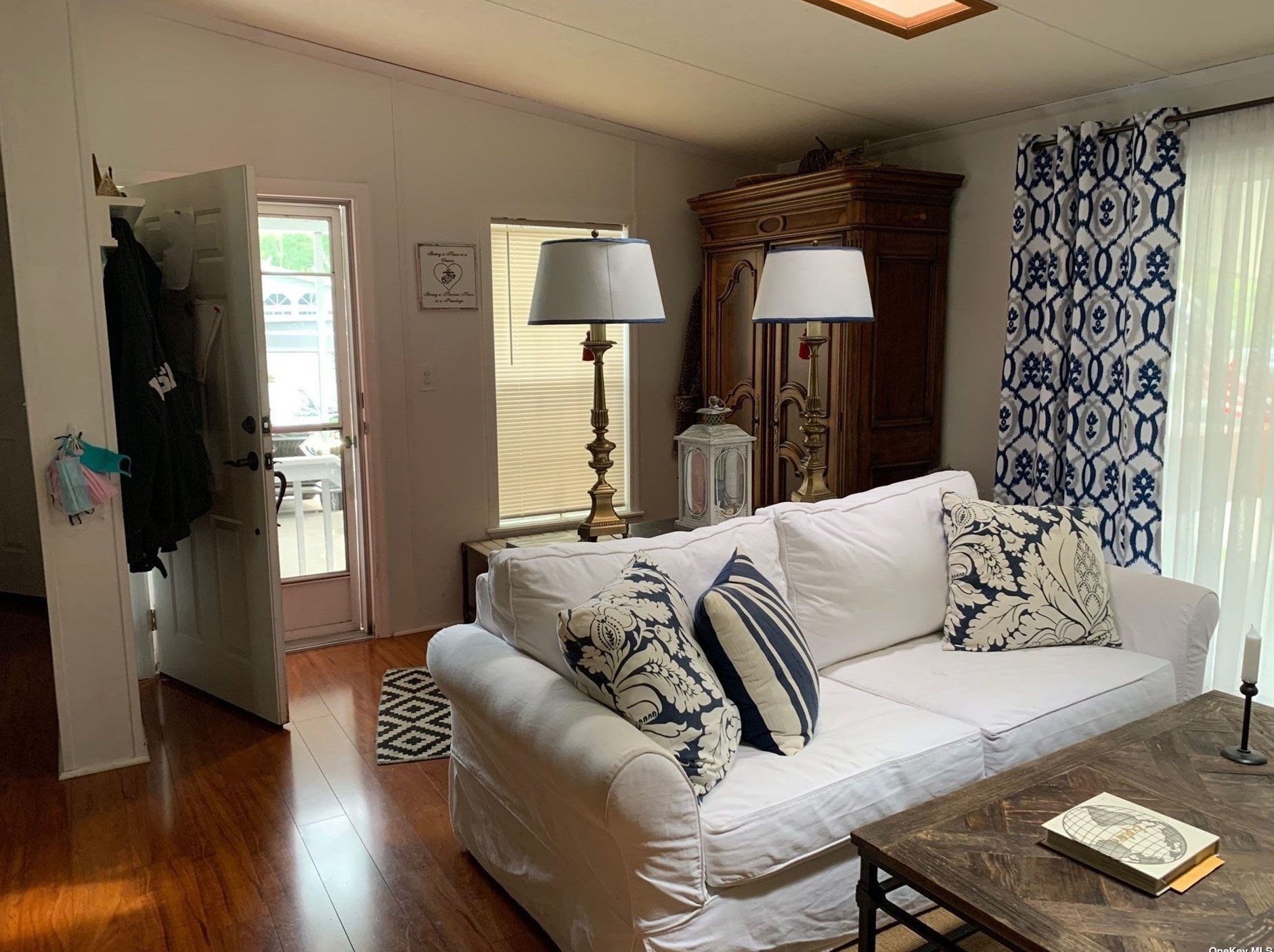 1661236 Old Country Rd, Northampton, NY 11901