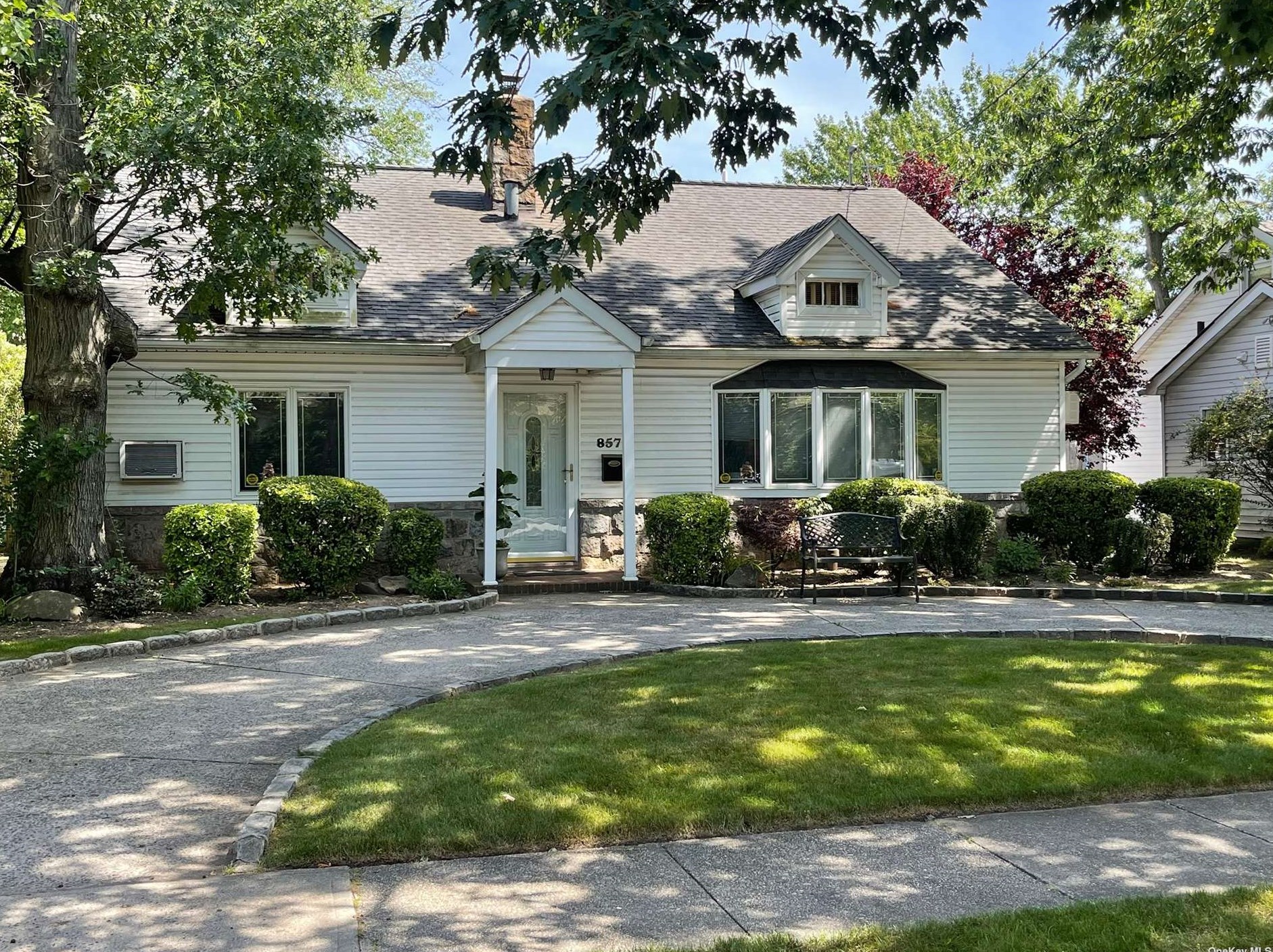 857 Glen Dr, Woodsburgh, NY 11598