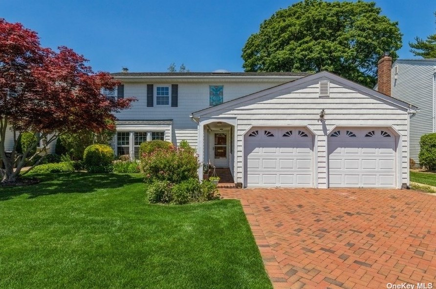 499 Benito St, Hempstead, NY 11554-3806