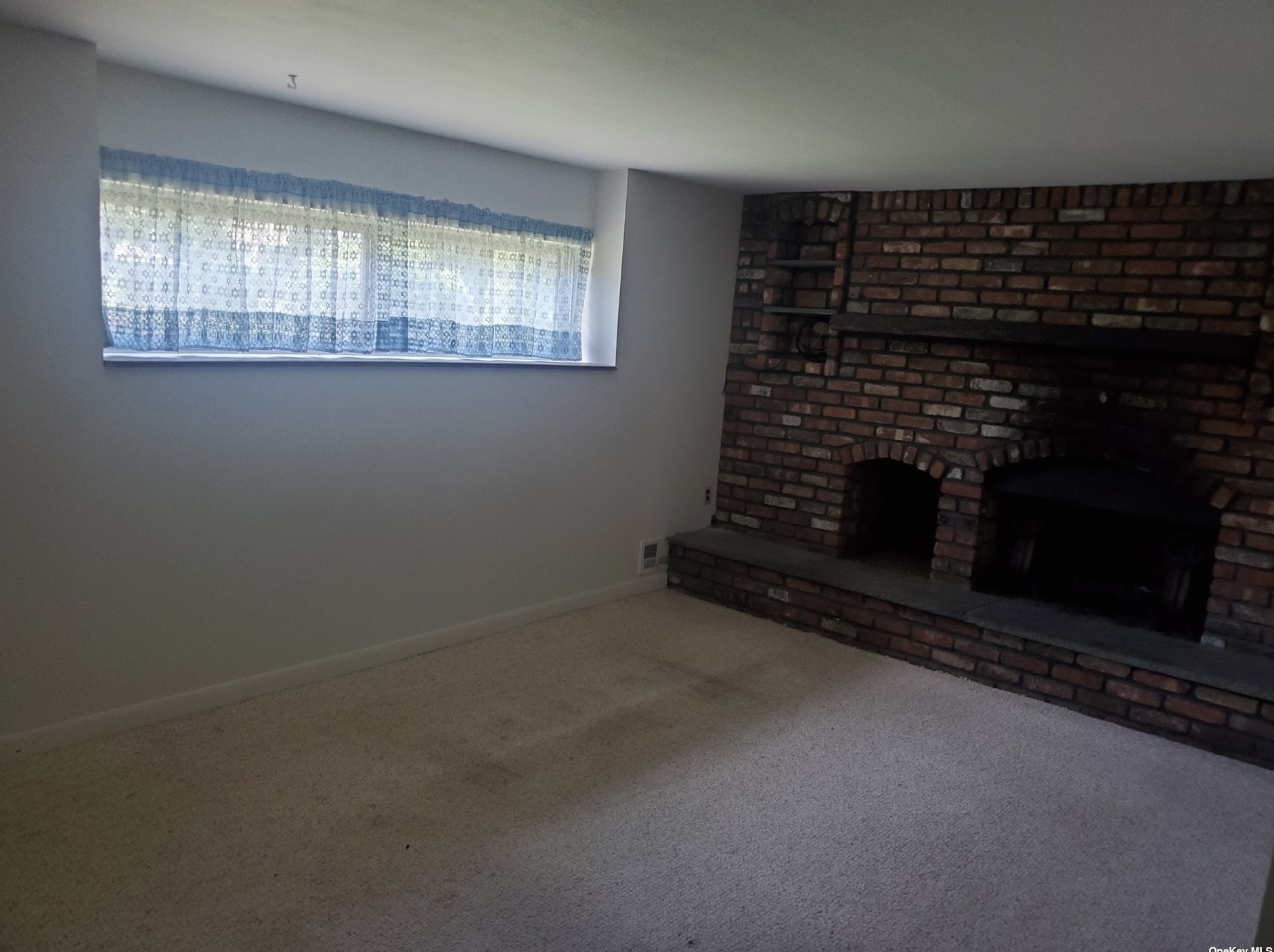 33 Strauss Ave, Selden NY  11784-1921 exterior