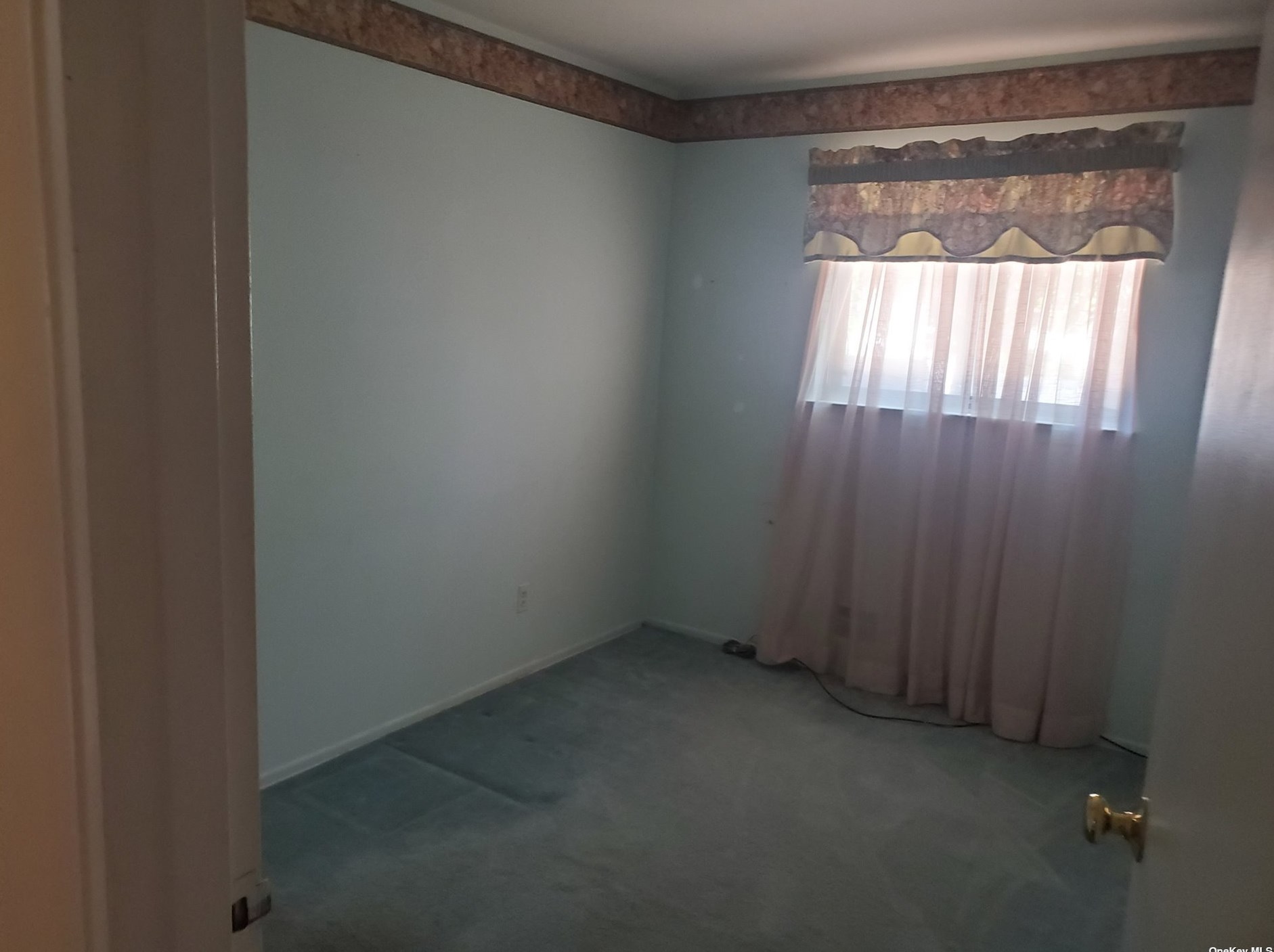 33 Strauss Ave, Selden NY  11784-1921 exterior