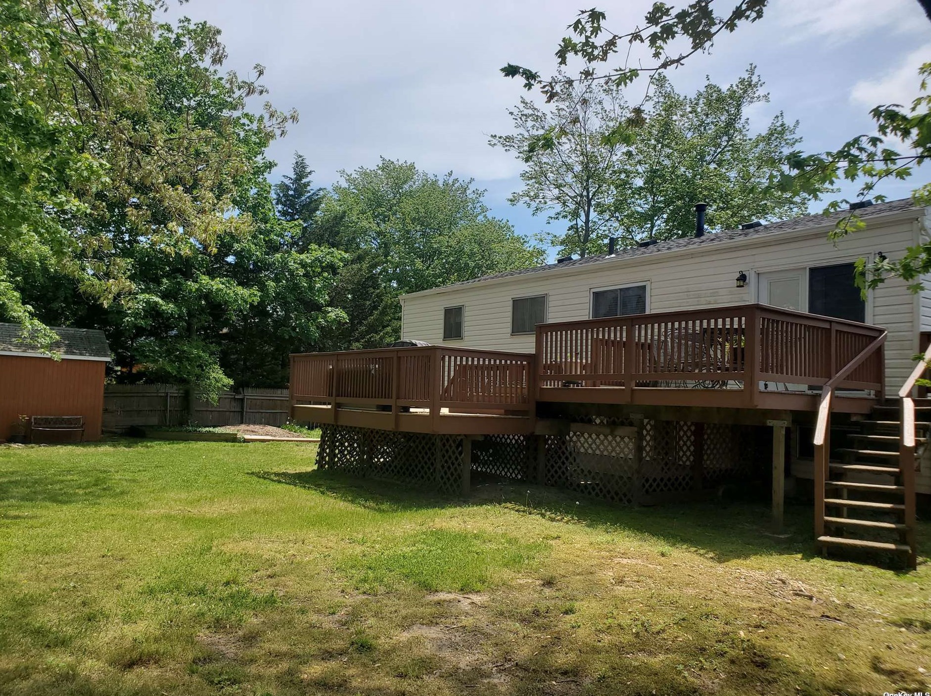 33 Strauss Ave, Selden NY  11784-1921 exterior