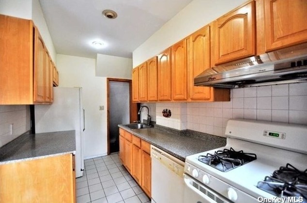 67-88 Clyde St, Flushing NY  11374-5141 exterior