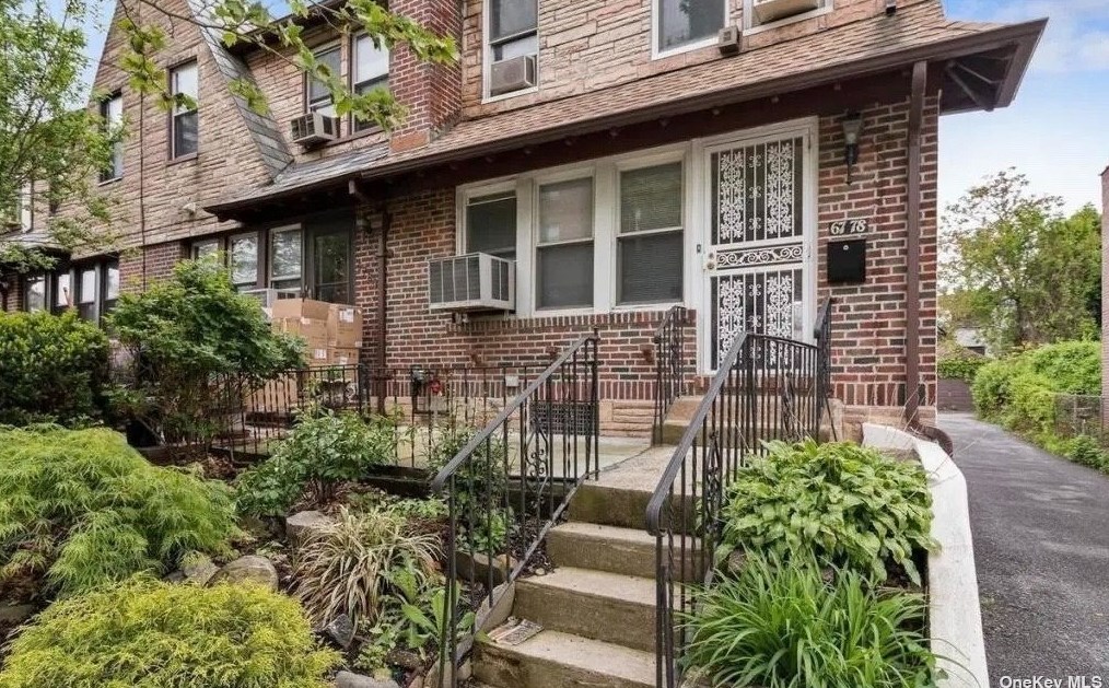 67-78 Clyde St, Flushing, NY 11375
