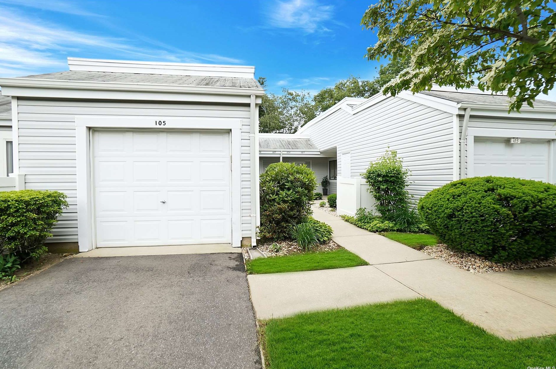 105 Bentley Ct, Head Of The Harbor, NY 11780-3322