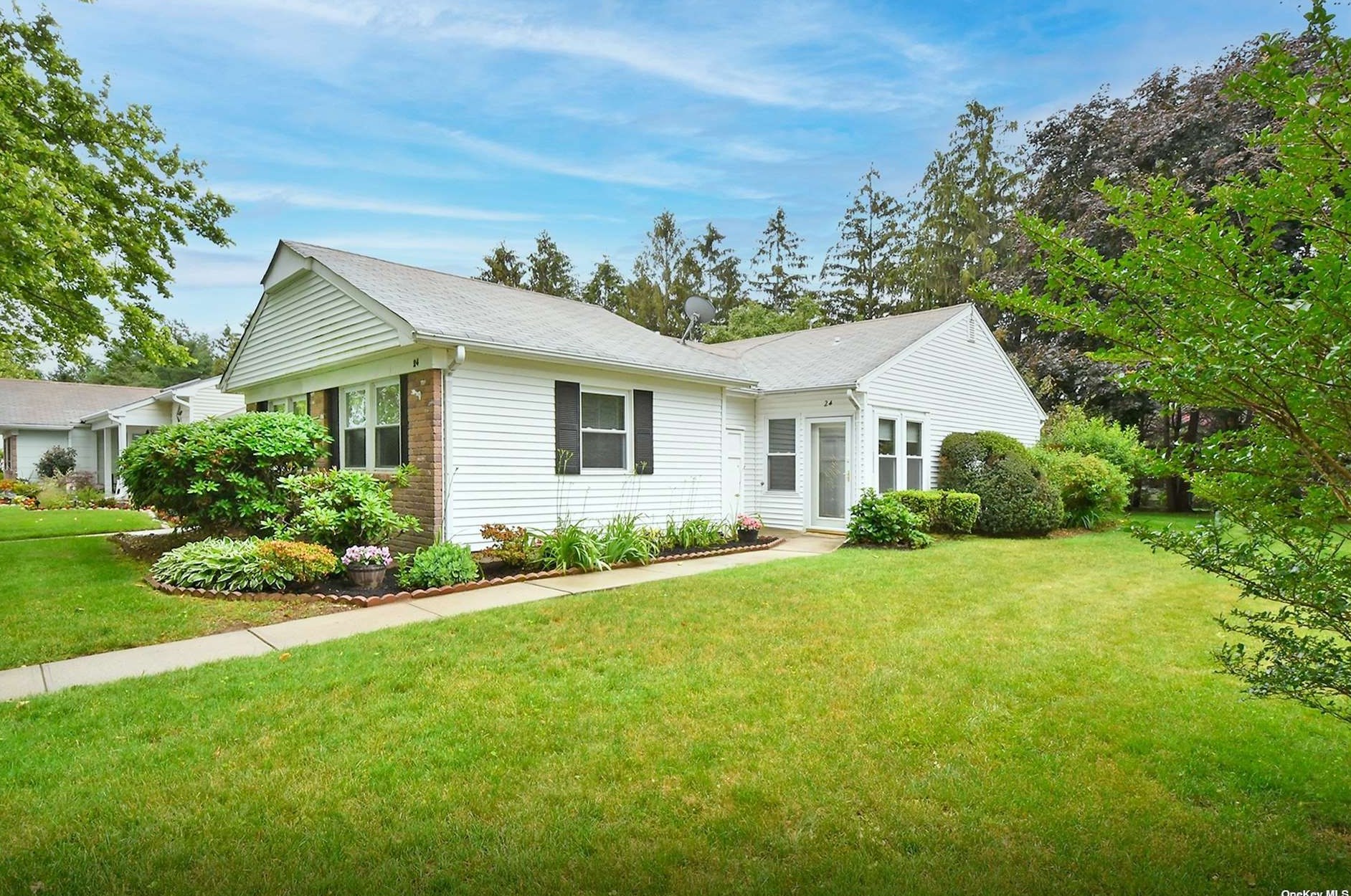24 Hearthside Dr #24, Mount Sinai, NY 11766