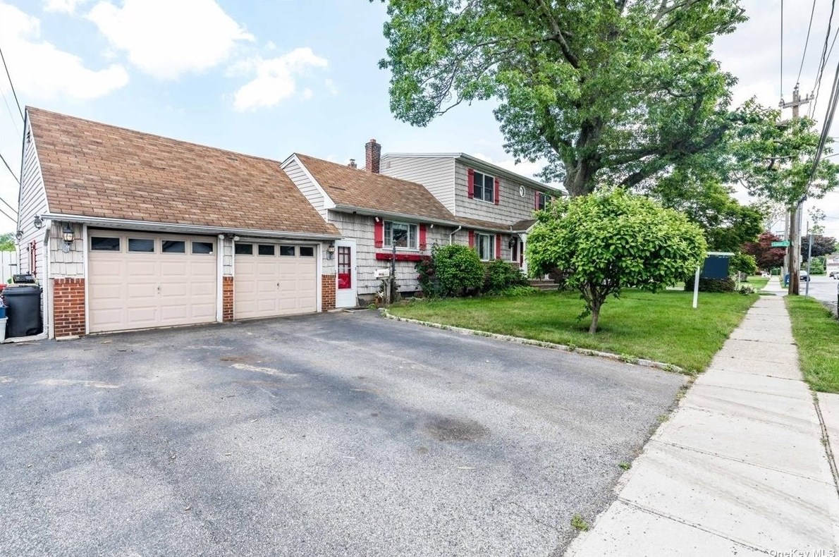 2143 Waltoffer Ave, North Bellmore, NY 11710