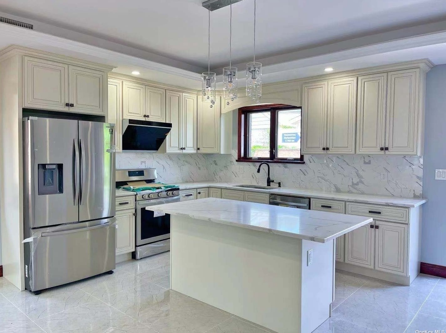 23-73 205th St, Flushing, NY 11360-1345