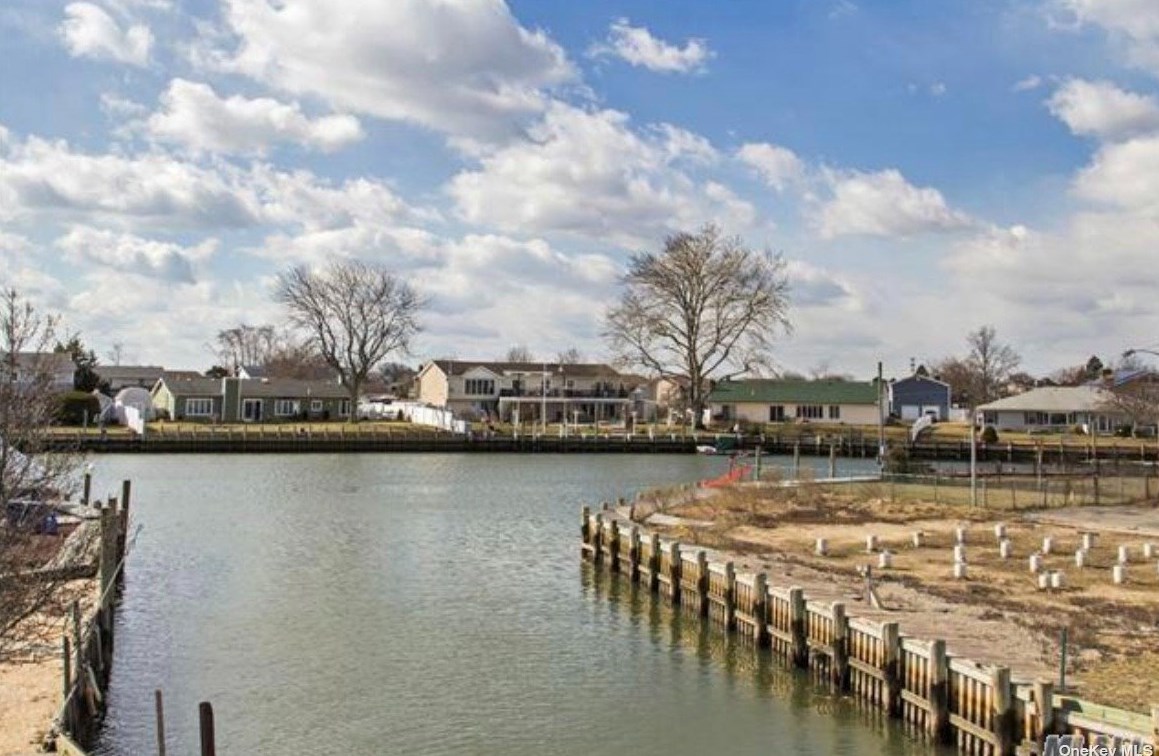 134 W Lido Promenade, North Lindenhurst, NY 11757
