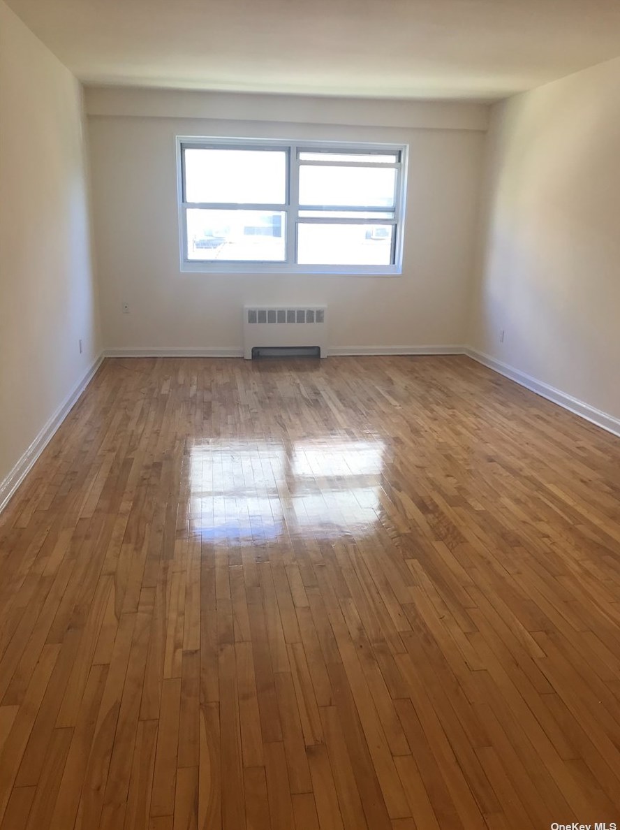 15 Schenck Ave #2h, Great Neck, NY 11021