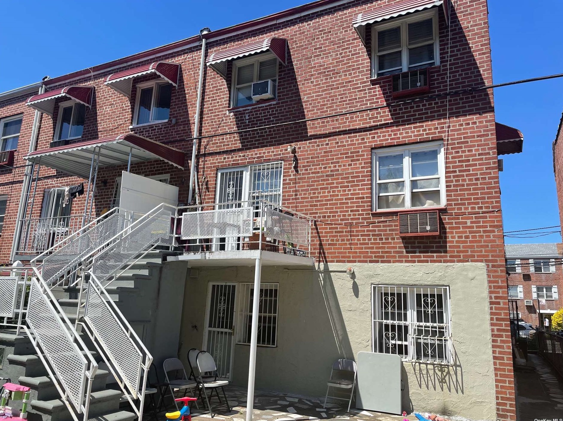 30-47 71st St, Flushing, NY 11370-1005