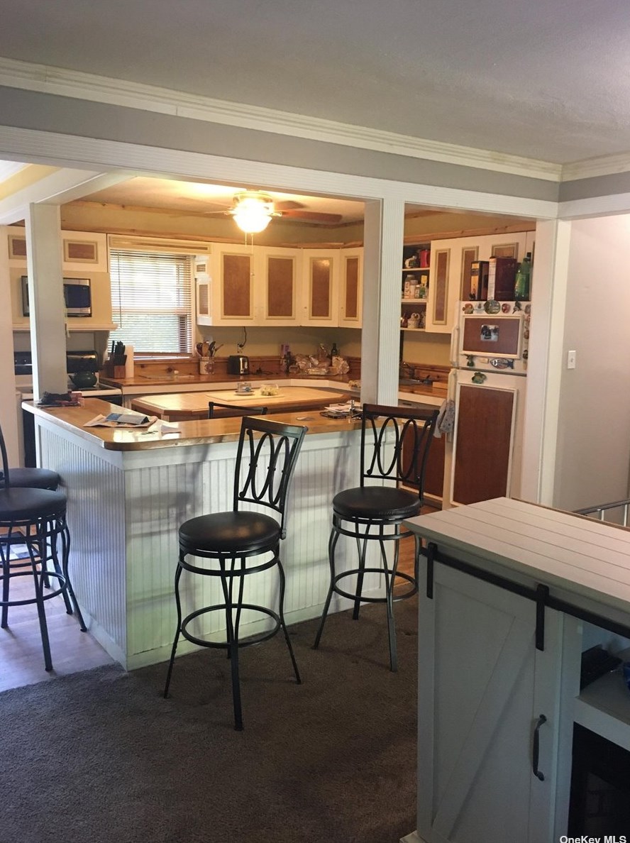 30 Holiday Blvd, Center Moriches, NY 11934