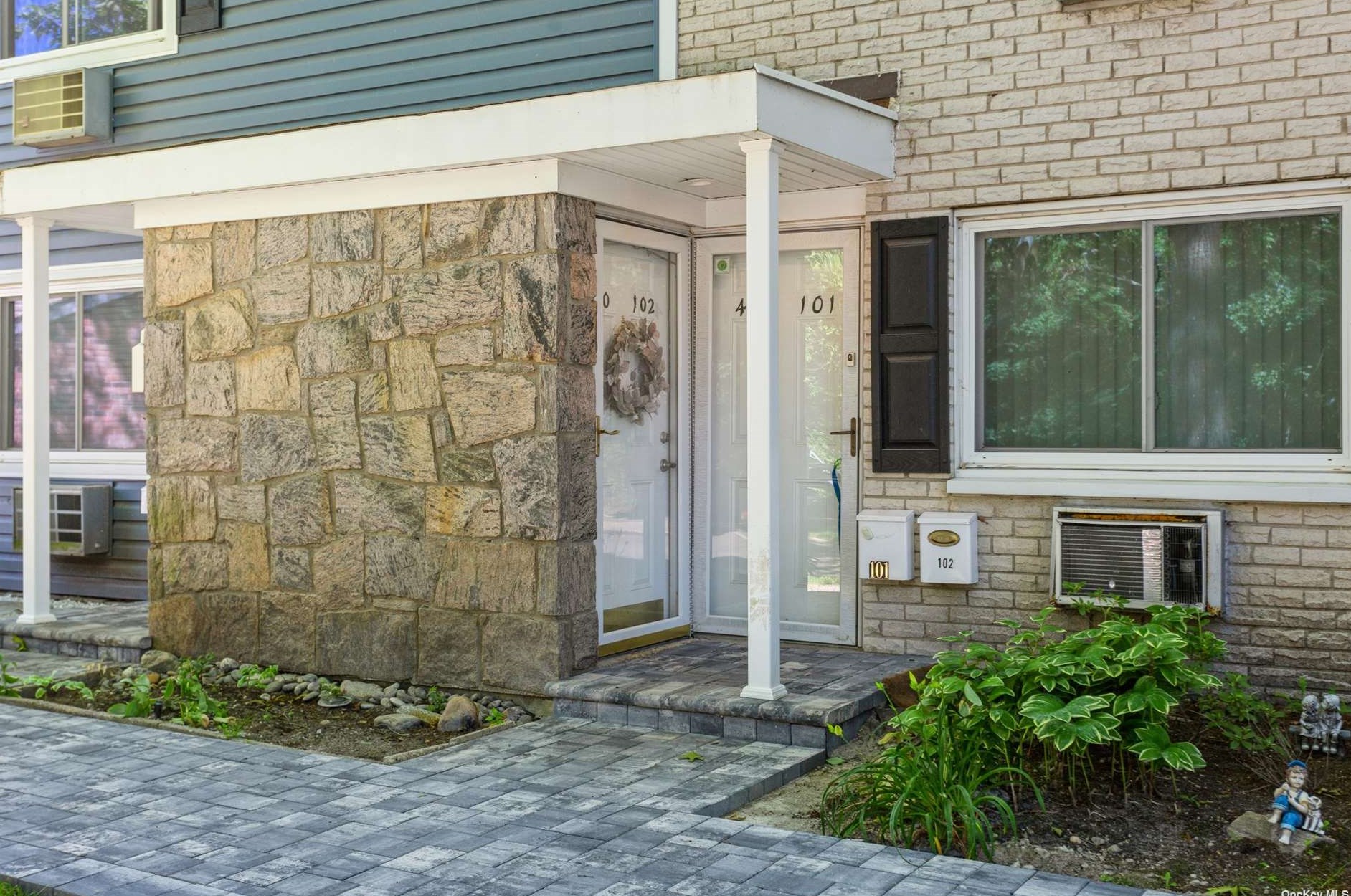 40 W 4th St #102, Canaan Lake, NY 11772