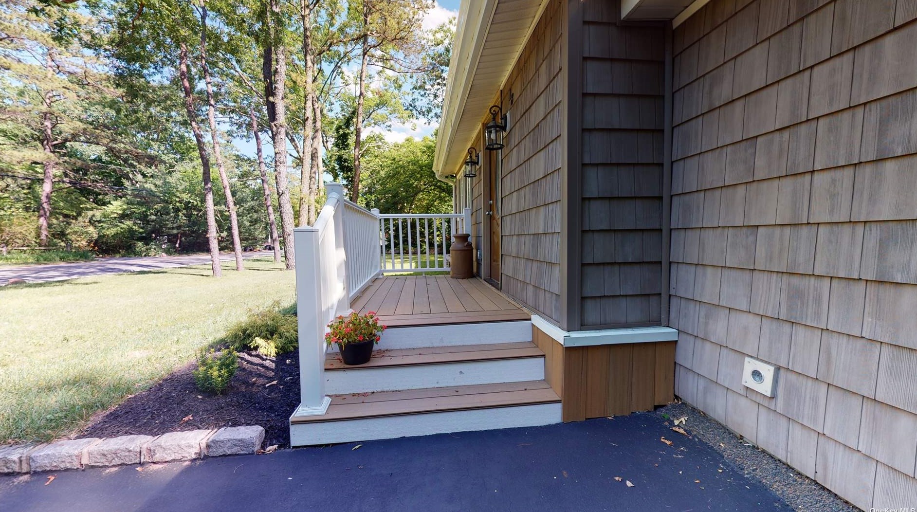 18 Miller Place Middle Is Rd, Mount Sinai, NY 11766
