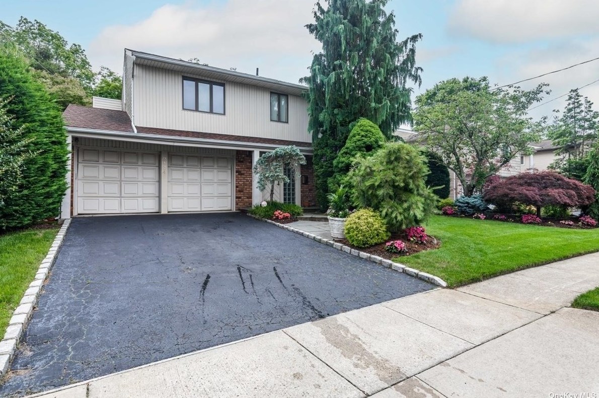 2134 Vine Dr, North Merrick, NY 11566-5512