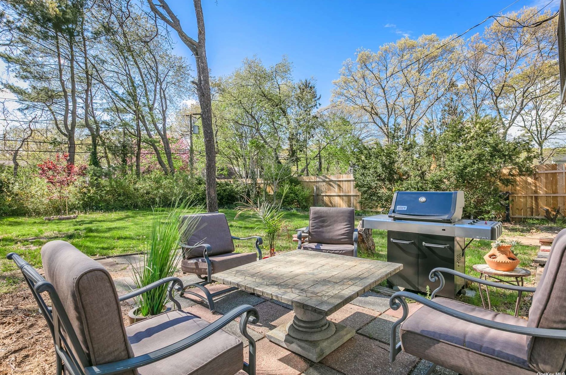 112 Bedford Ave, Hauppauge NY 11749-4831 exterior