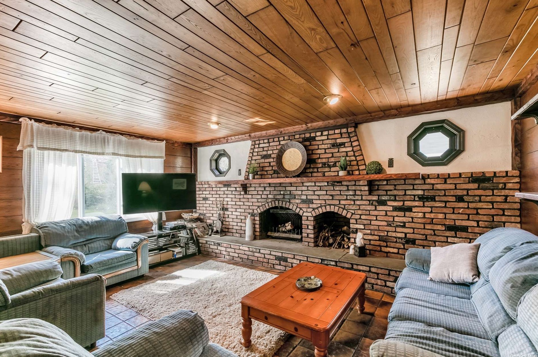 112 Bedford Ave, Hauppauge NY 11749-4831 exterior