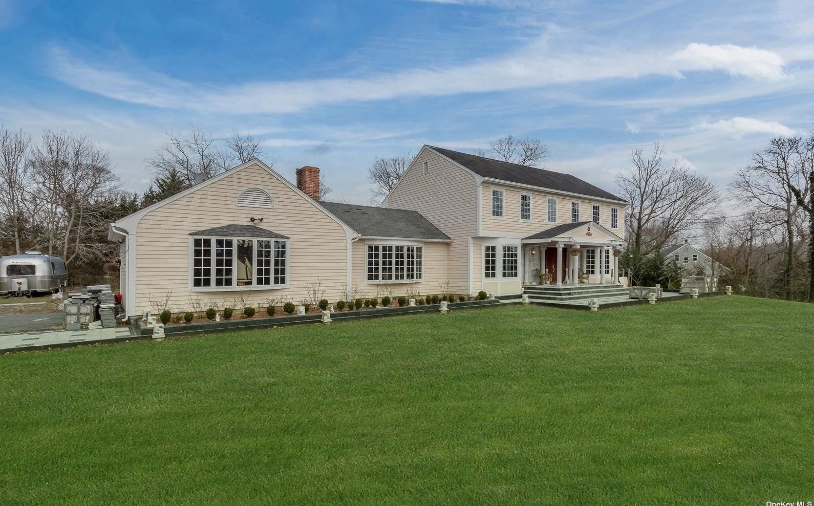 7 Old Field Rd, Strongs Neck, NY 11733