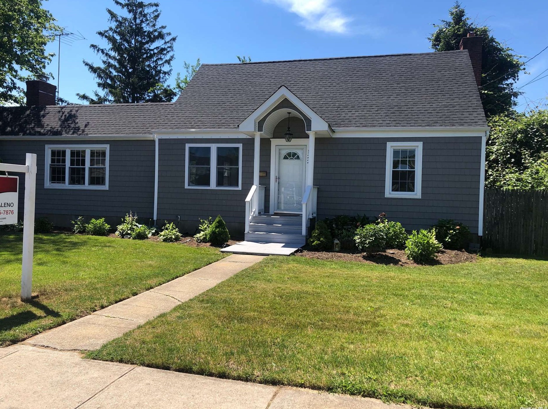 122 Hamilton Ave, East Massapequa, NY 11758-3904