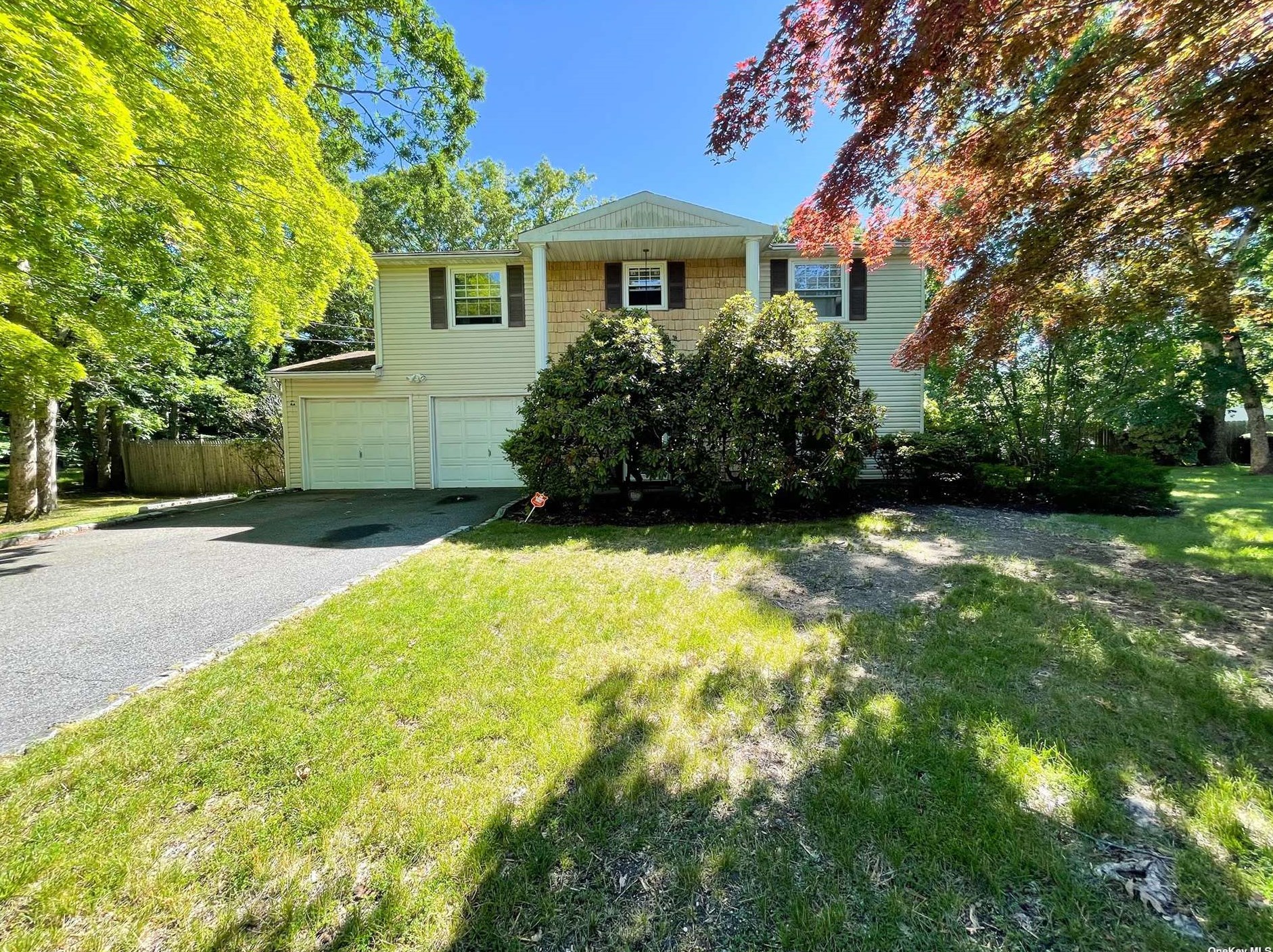 6 Autumn Dr, Mount Sinai, NY 11766