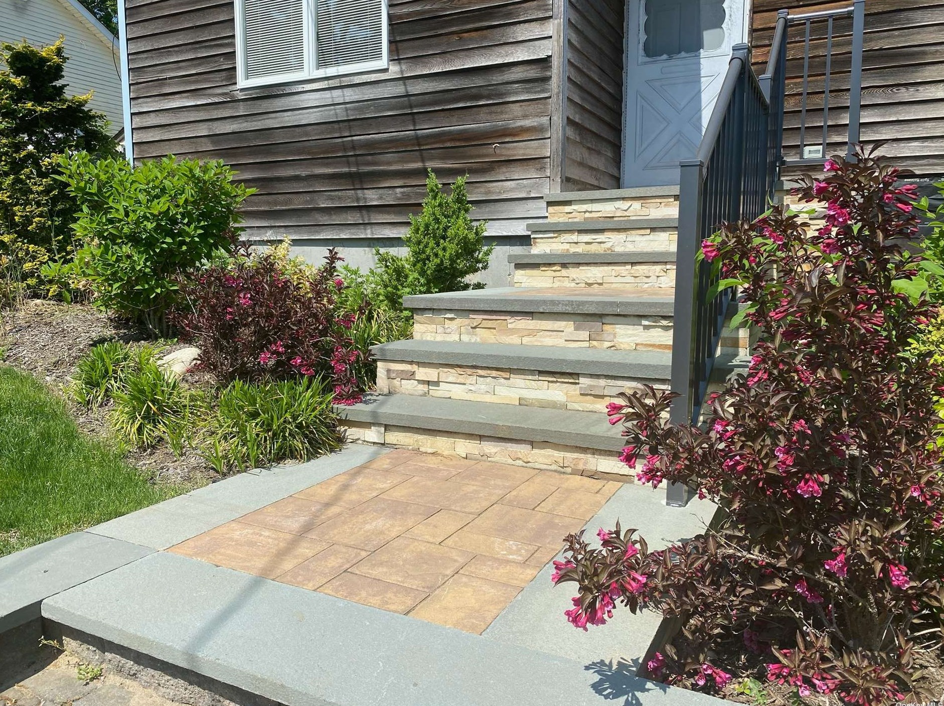 18 Highland Rd, Rocky Point NY  11778-9633 exterior