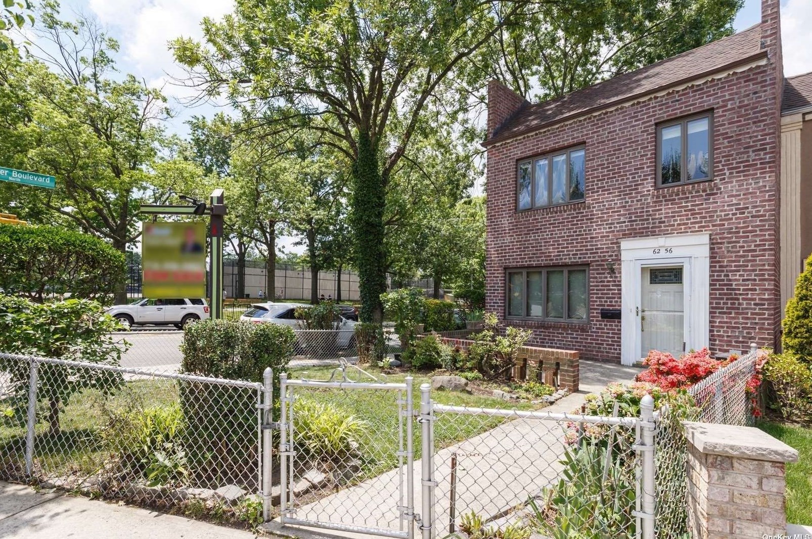 62-56 80th St, Flushing, NY 11379-1319