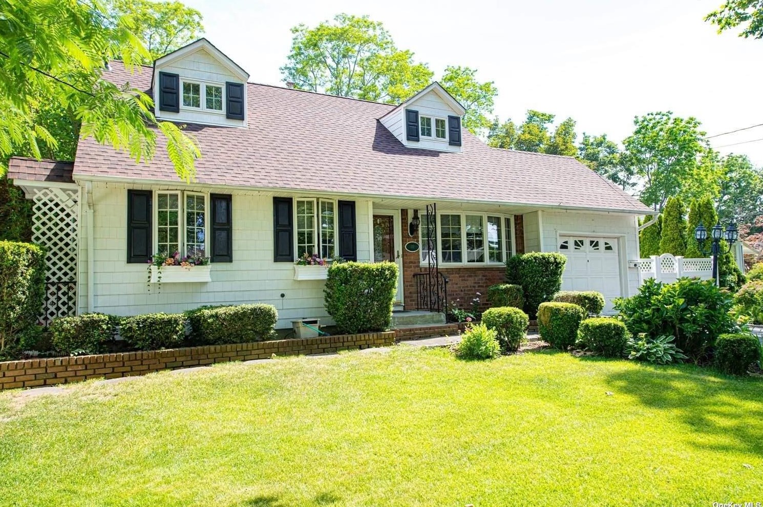 11 Lori Ct, Northport, NY 11768