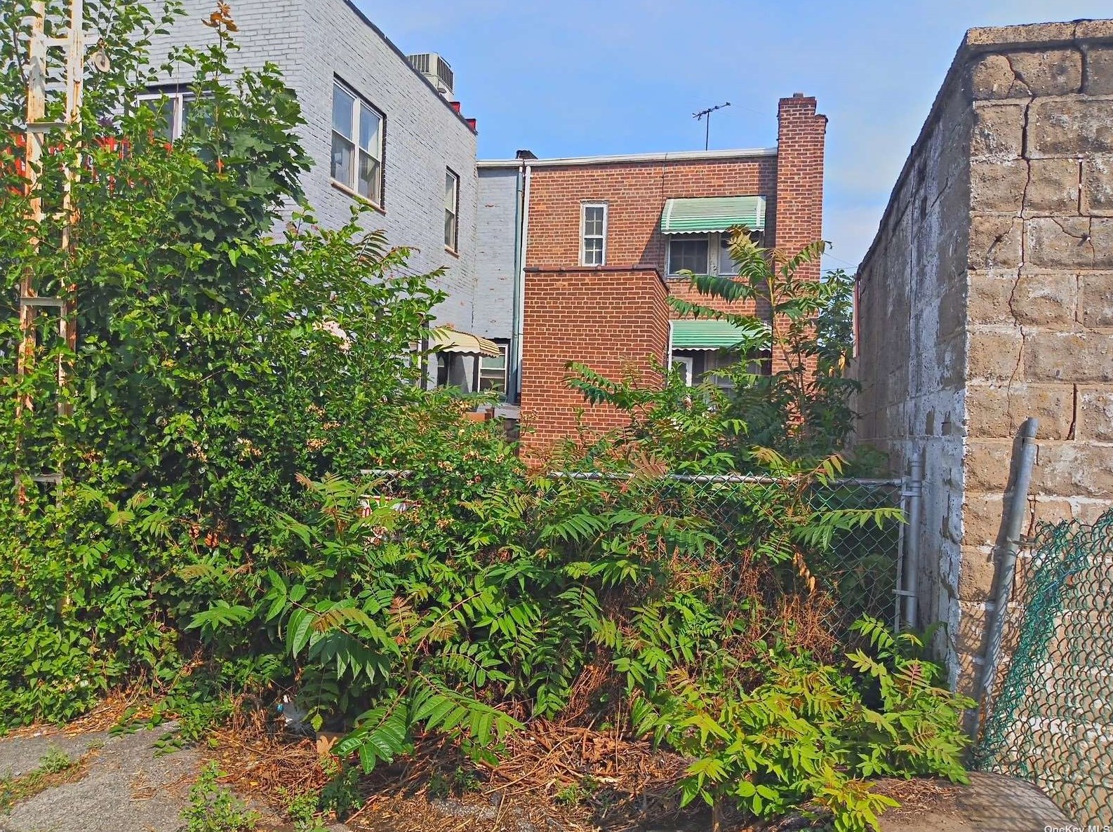 22-11 42nd St, Long Island City, NY 11105