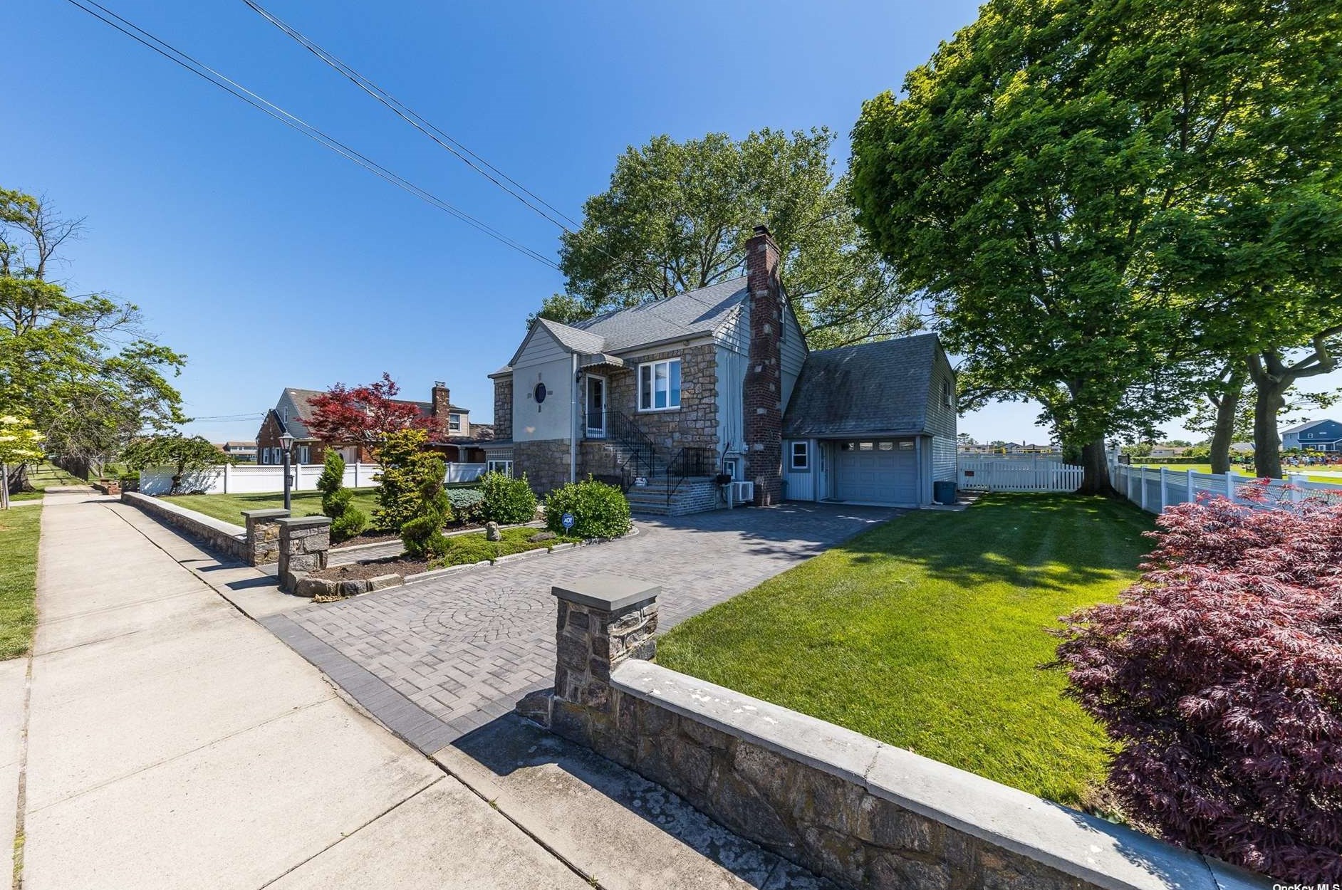 170 Trafalgar Blvd, Barnum Island, NY 11558-1724