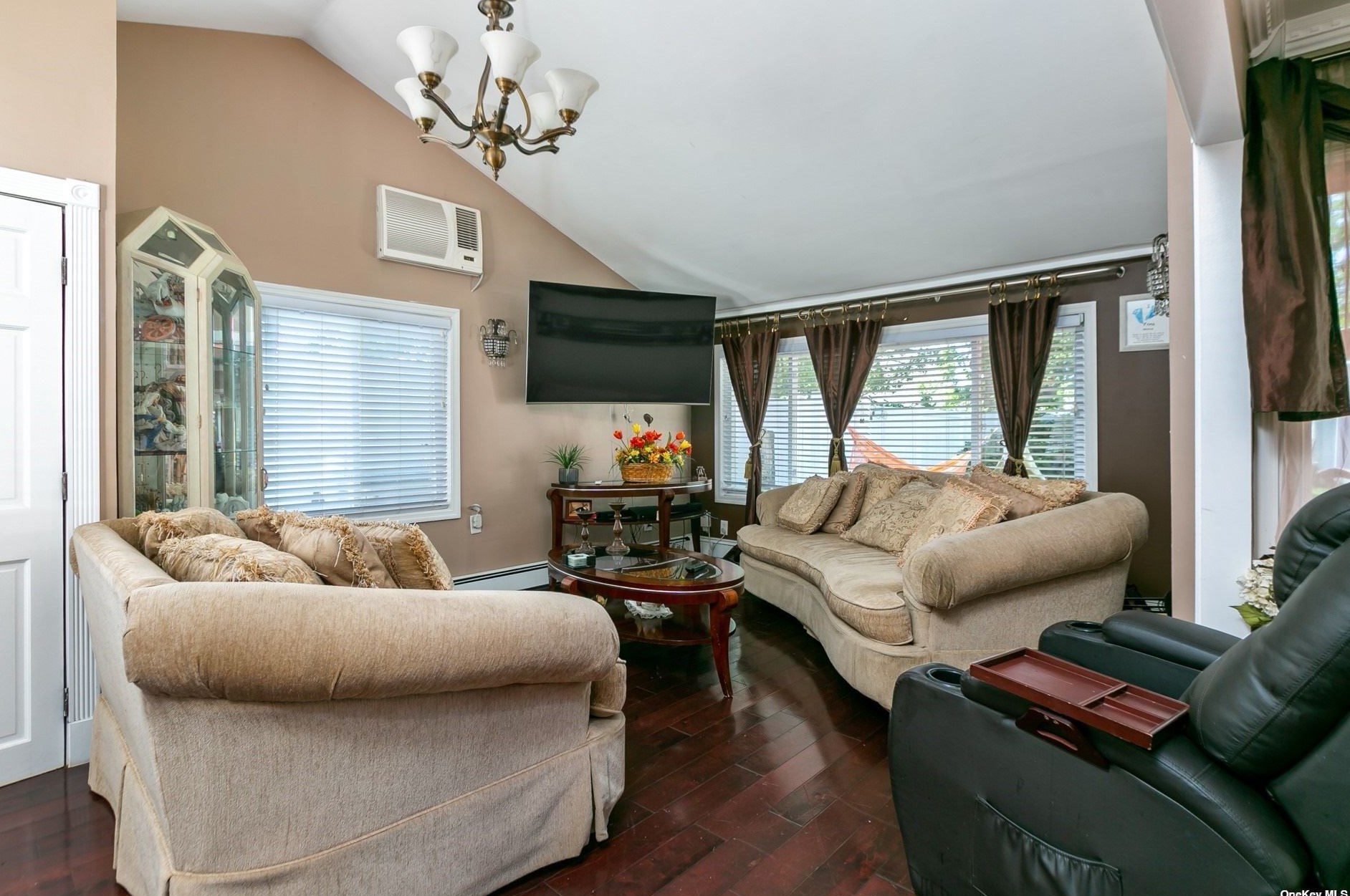68 Constellation Rd, Plainedge, NY 11756-4309