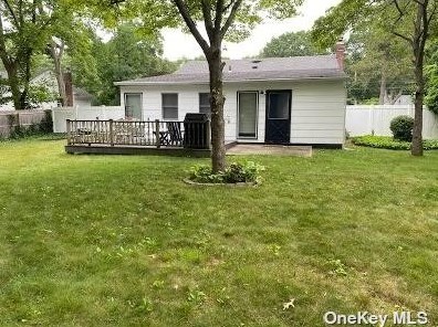 4 Avenue C, Holbrook, NY 11741