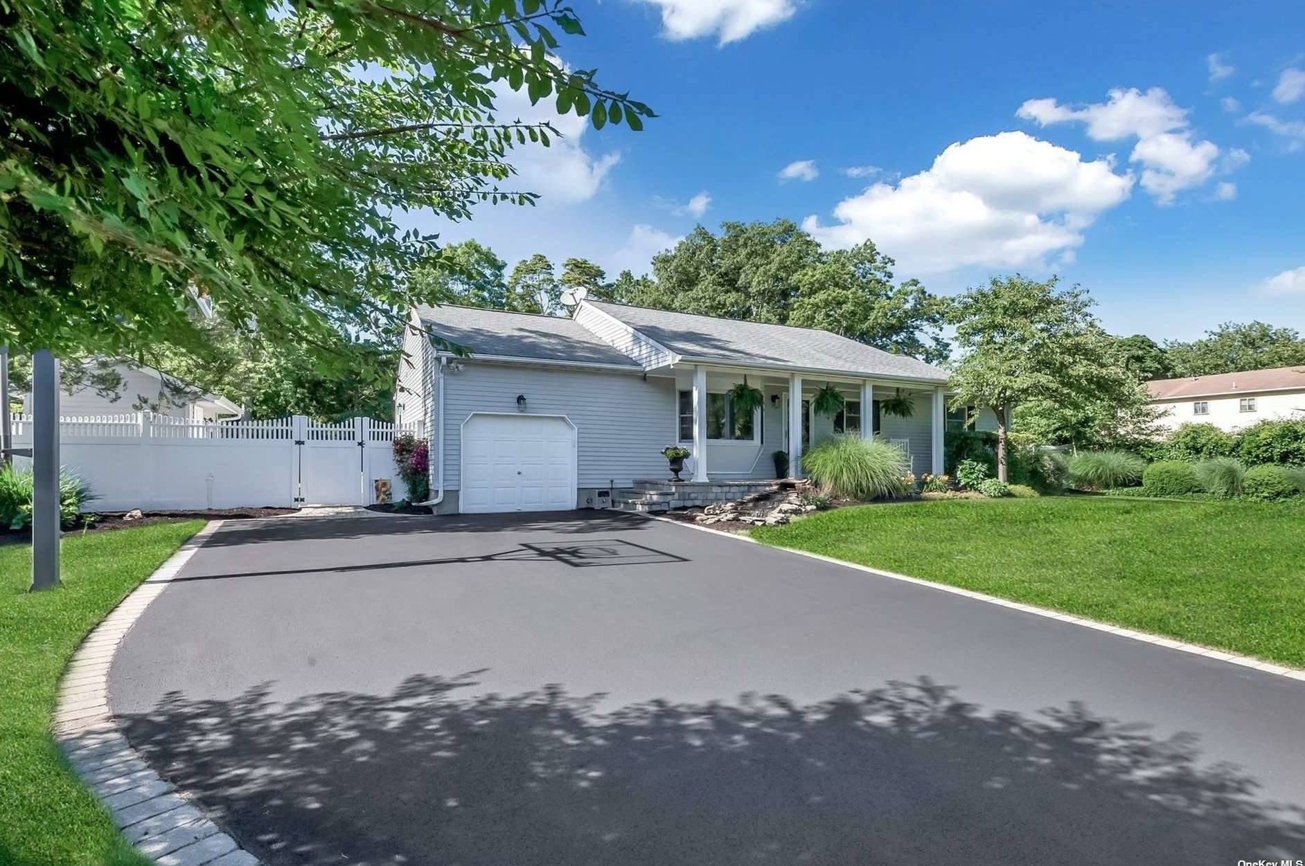 3 Long Meadow Pl, South Setauket, NY 11720