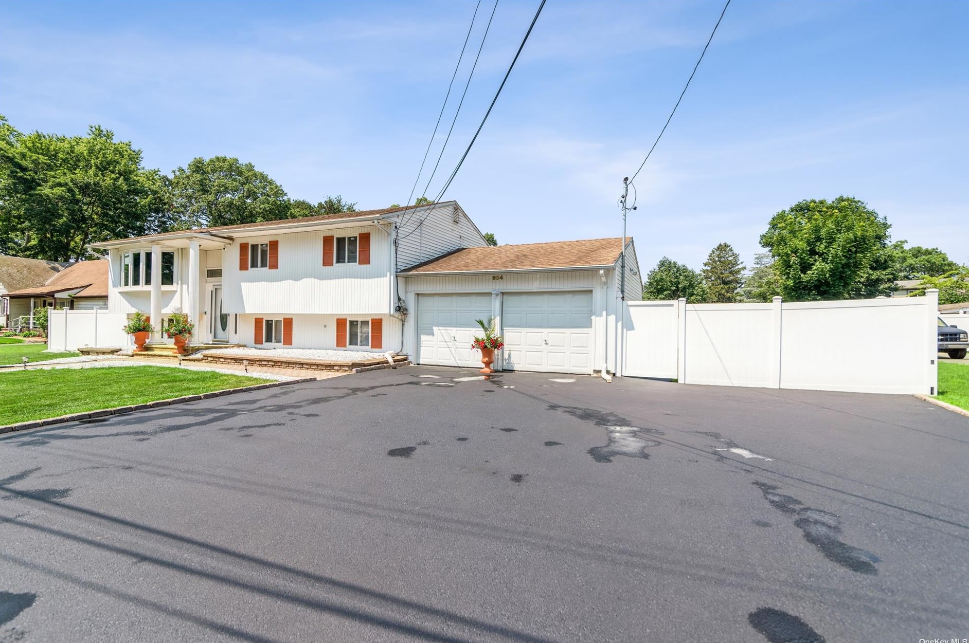 934 Sterling Pl, Babylon, NY 11704