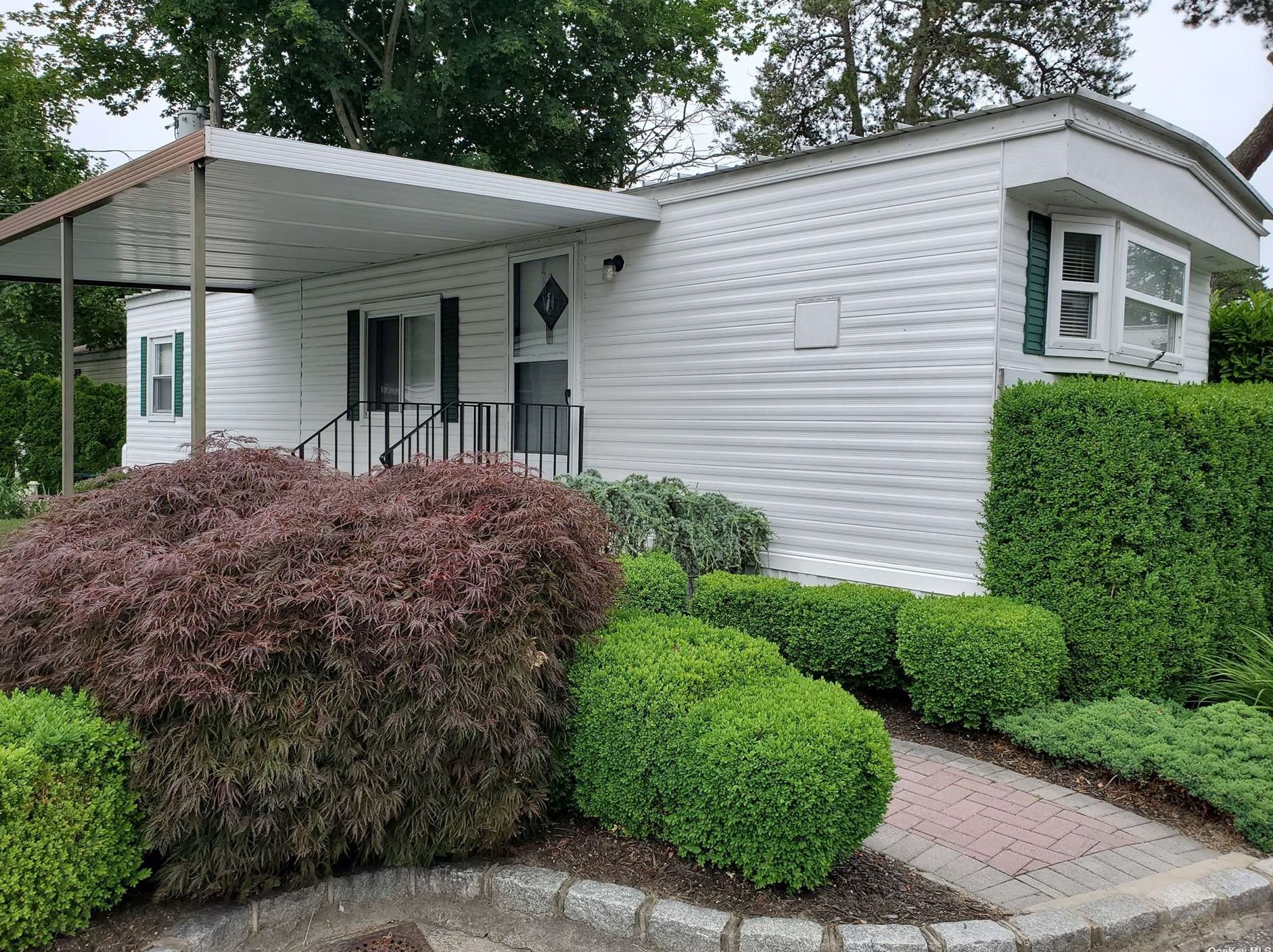 525-B16 Riverleigh Ave, Northampton, NY 11901-3604