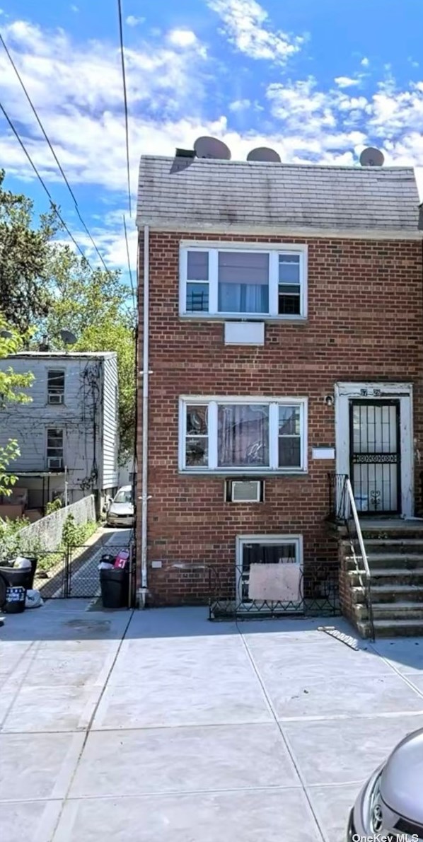 67-28 49th Ave, Flushing, NY 11377-5908