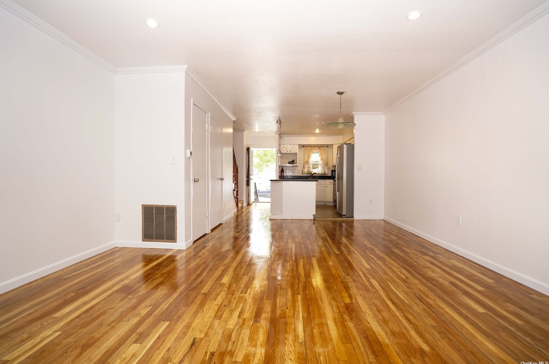 48-04 210th St, Flushing NY  11360-2447 exterior