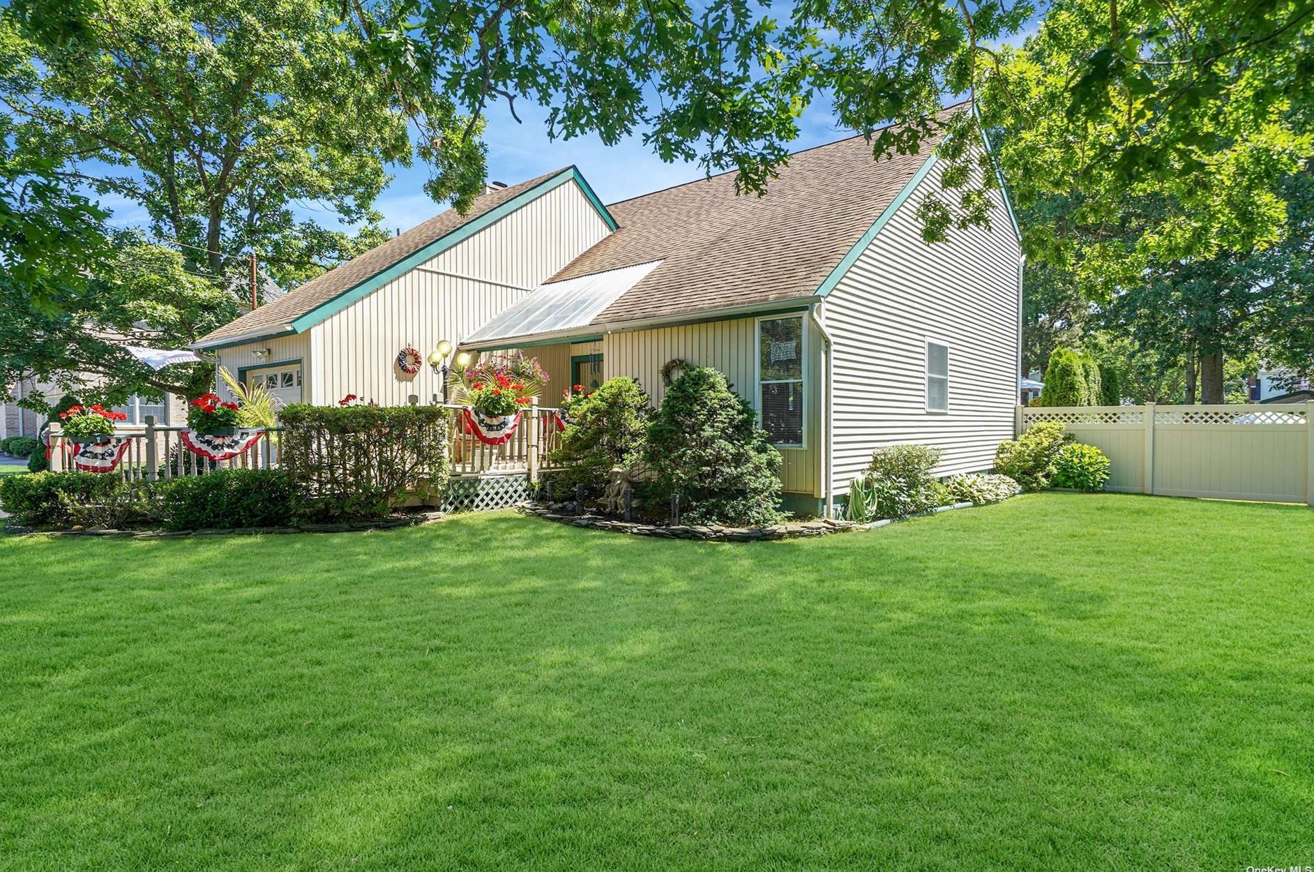2269 Walnut Ave, Hauppauge, NY 11779-6626