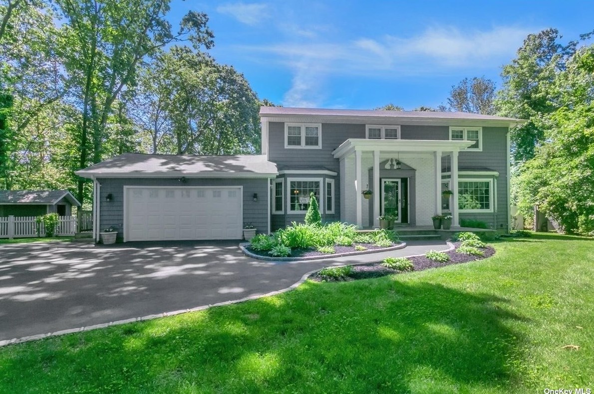 4 Arlington Ct, Stonybrook, NY 11790-2004