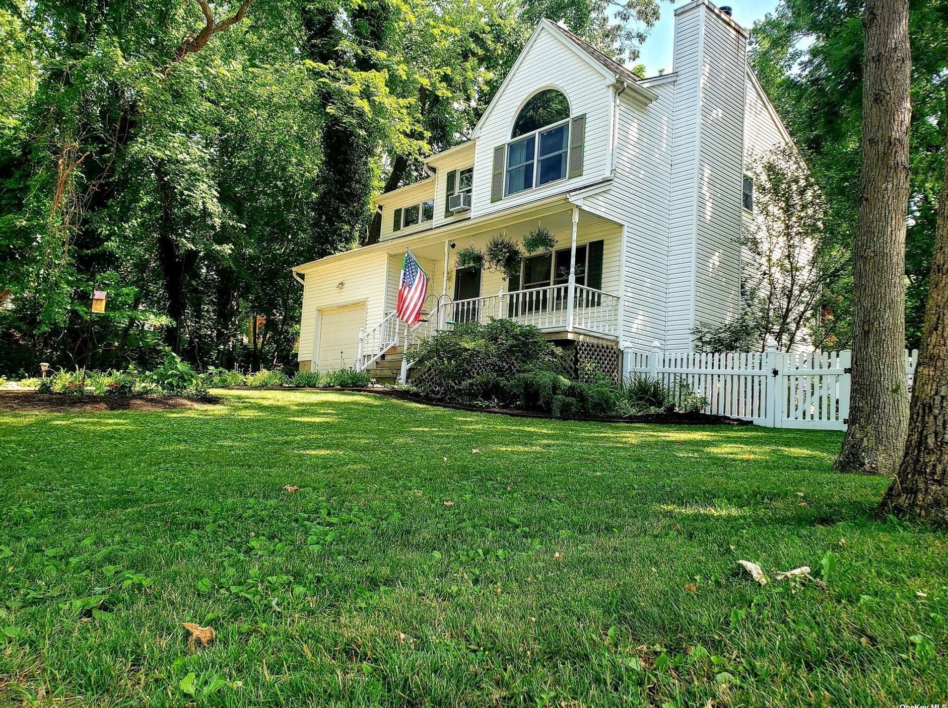 2 Triton Rd, Rocky Point, NY 11778-9582