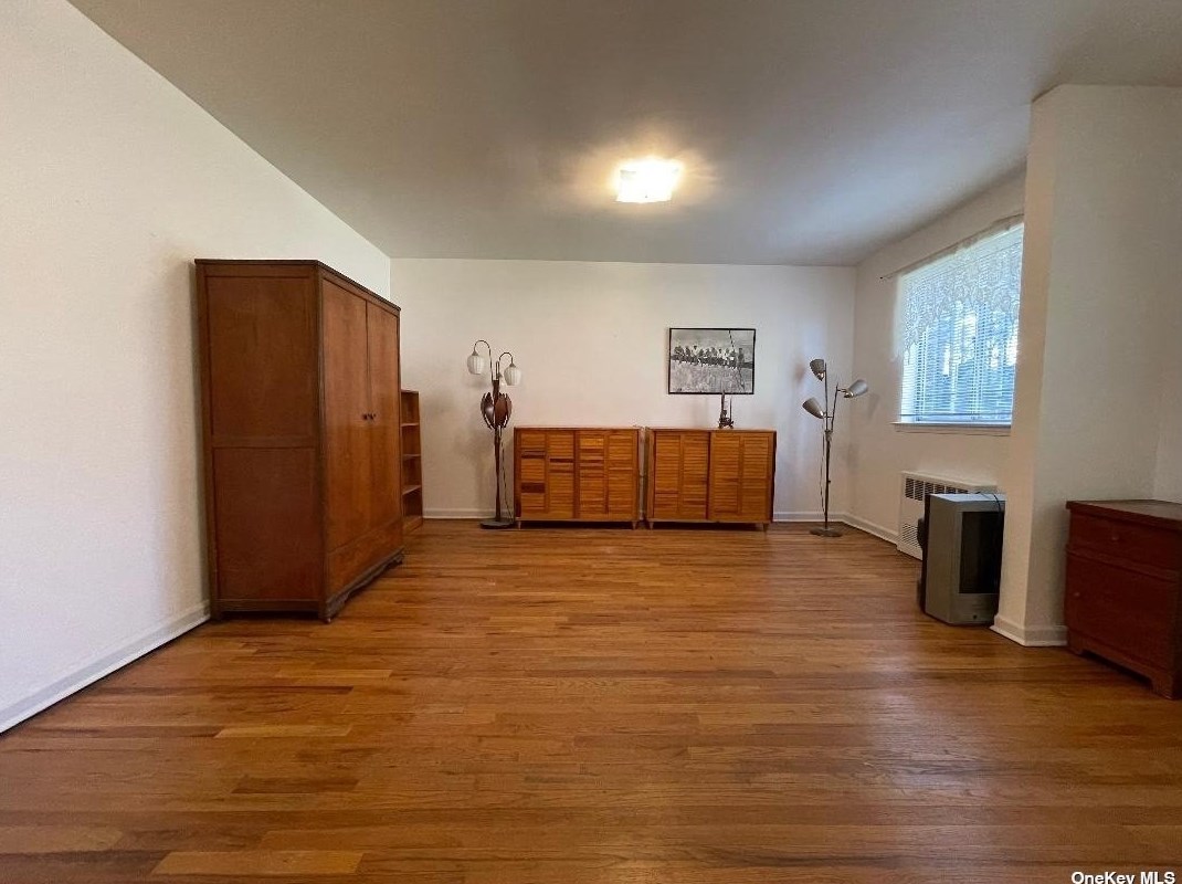 60-03 50th Ave, Flushing, NY 11377-6935