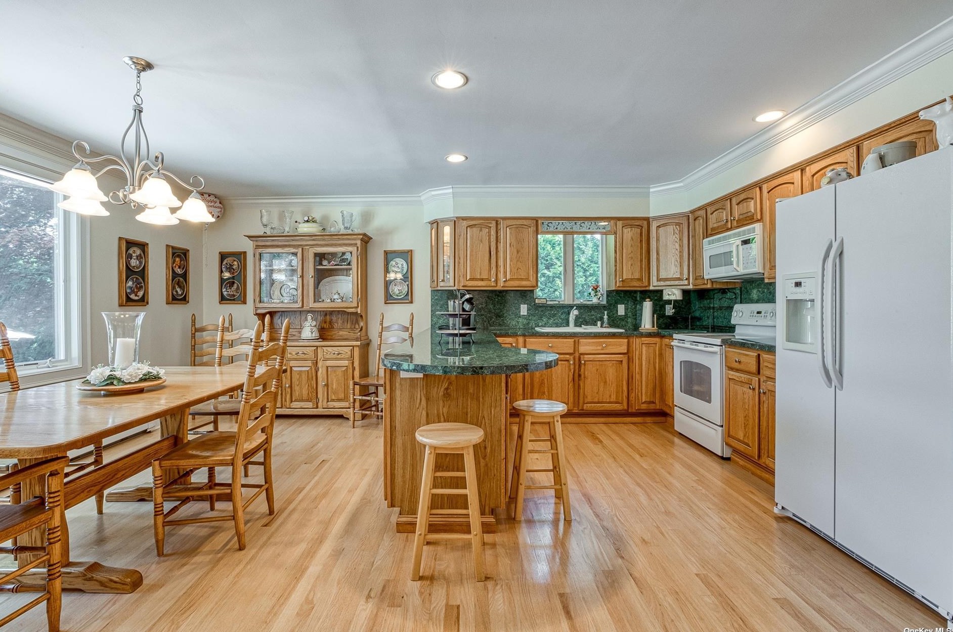 49 Locust Ave, East Moriches, NY 11940-1432