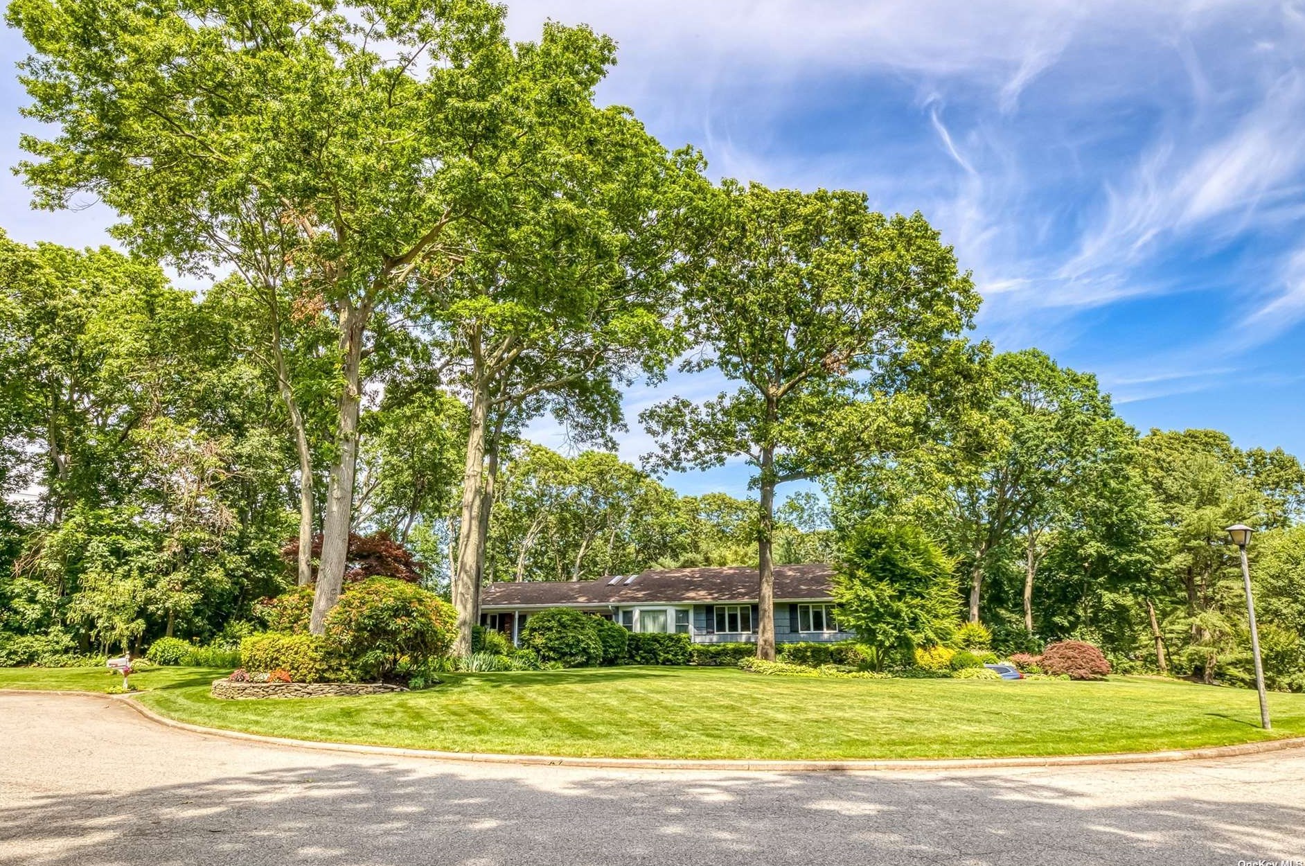 2 Yardley Dr, Huntington Station, NY 11746
