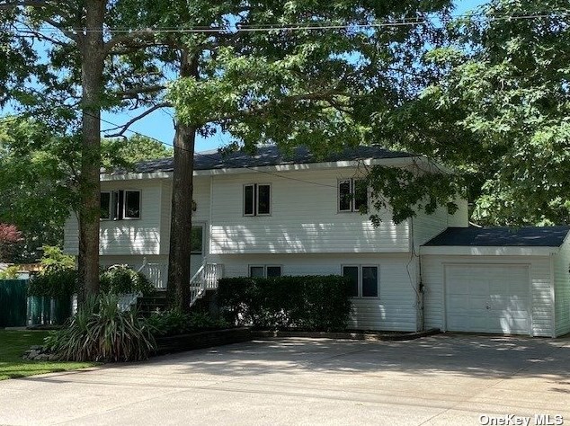 118 Madison St, Manor Park, NY 11950