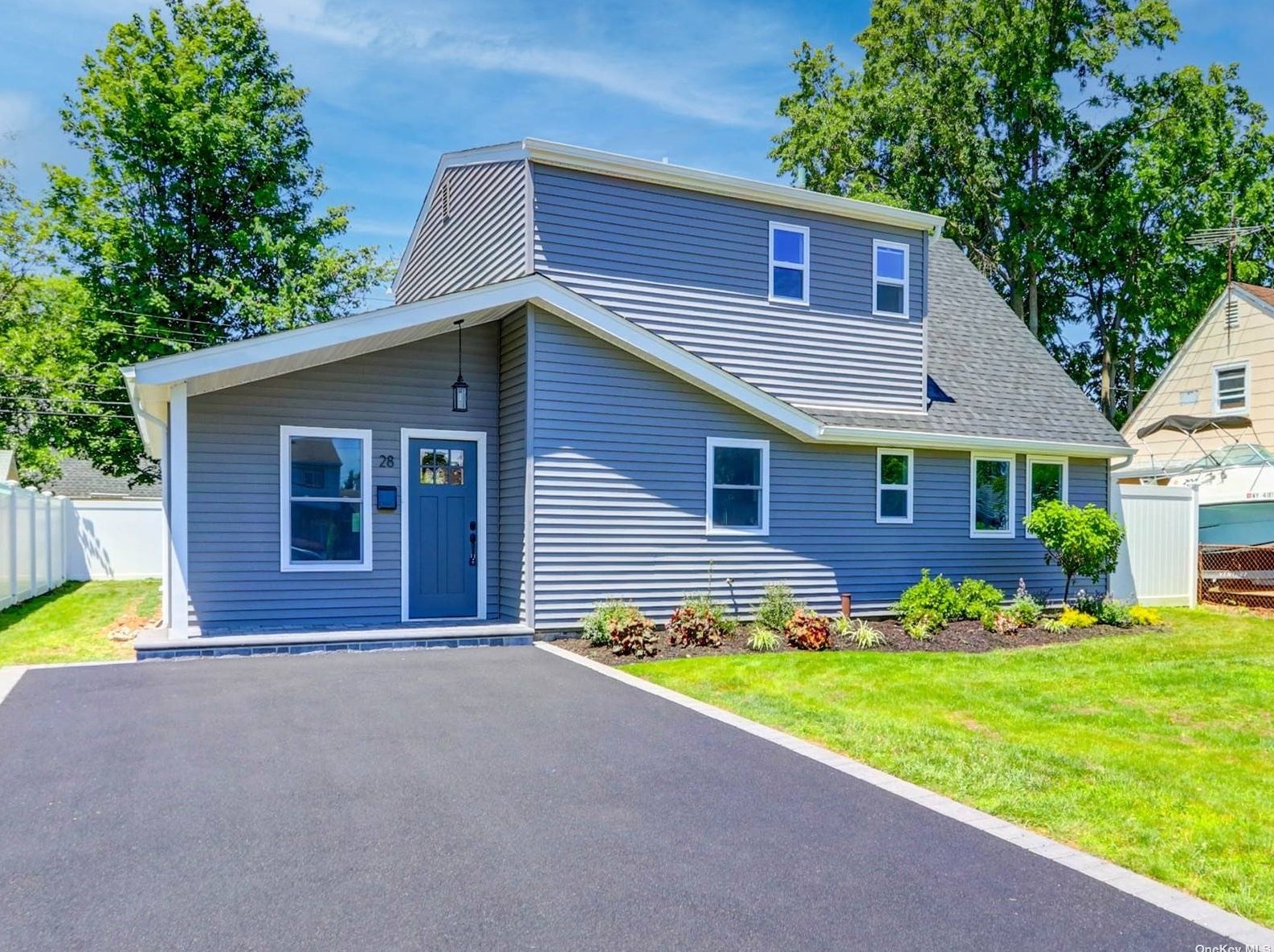 28 Celestial Ln, Plainedge, NY 11756-4215