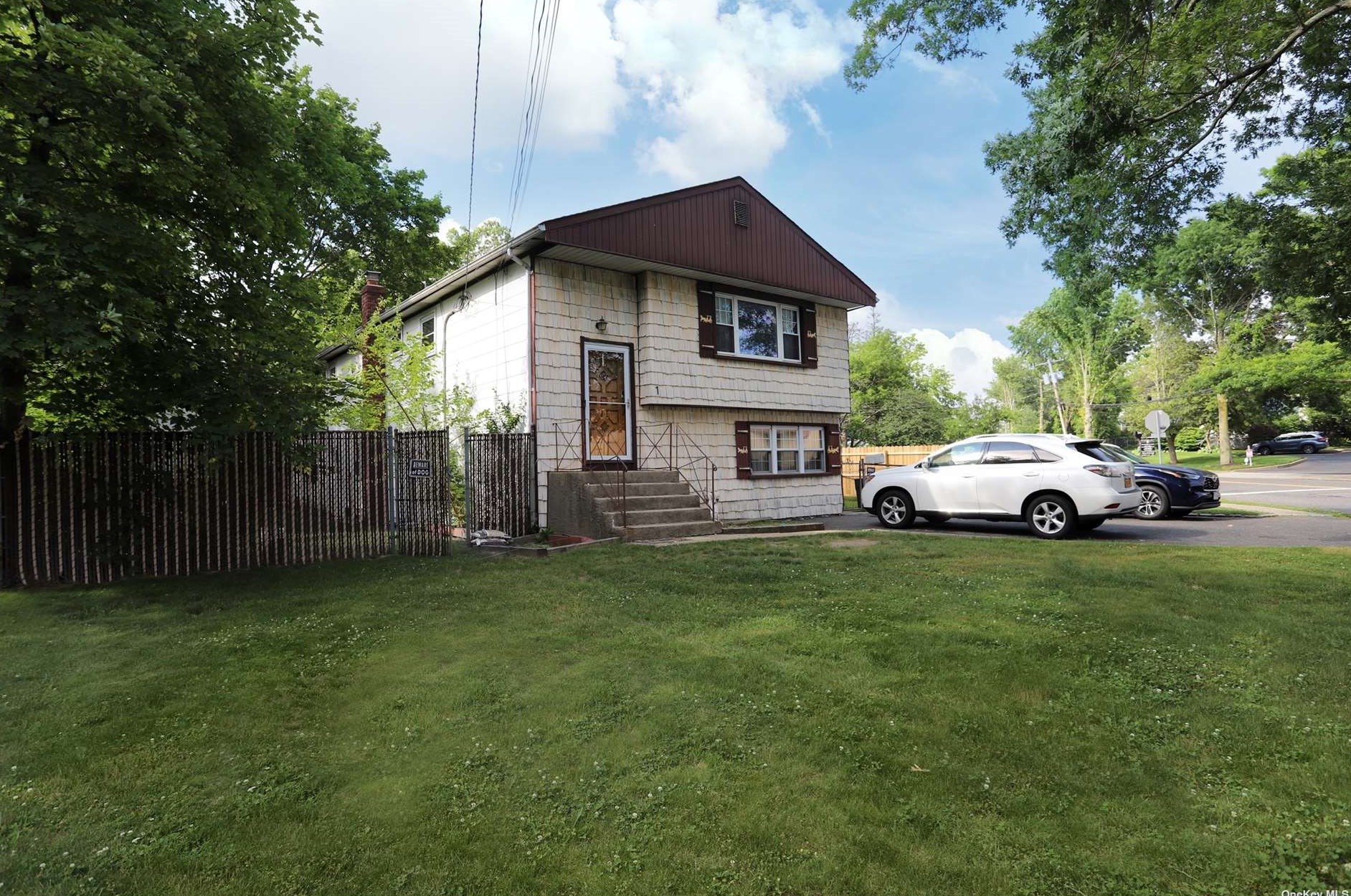 1 Erlanger Blvd, Babylon, NY 11703